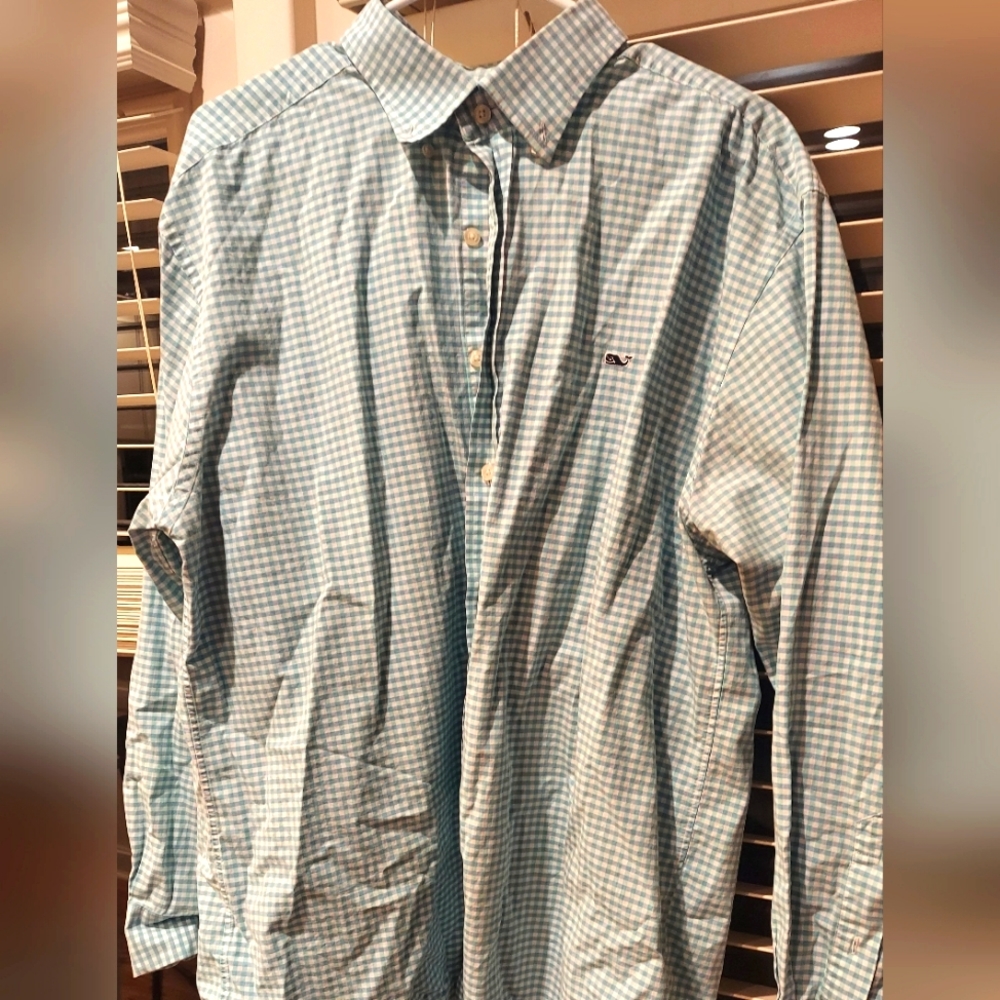 Men's VV Button-down Whale Shirt in size XL.